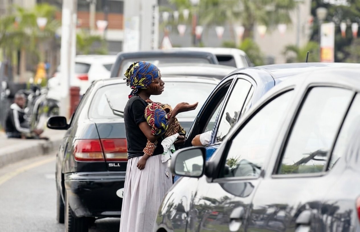 CRIANÇAS SÃO USADAS COMO PEDINTES E APARENTEMENTE NINGUÉM VÊ!