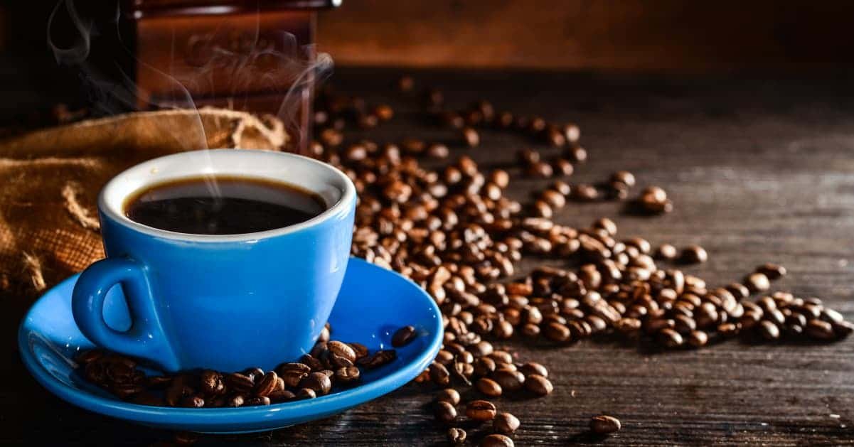 INTERAÇÃO ANTAGÓNICA. CAFEÍNA REDUZ A EFICÁCIA DE ALGUNS ANTIBIÓTICOS