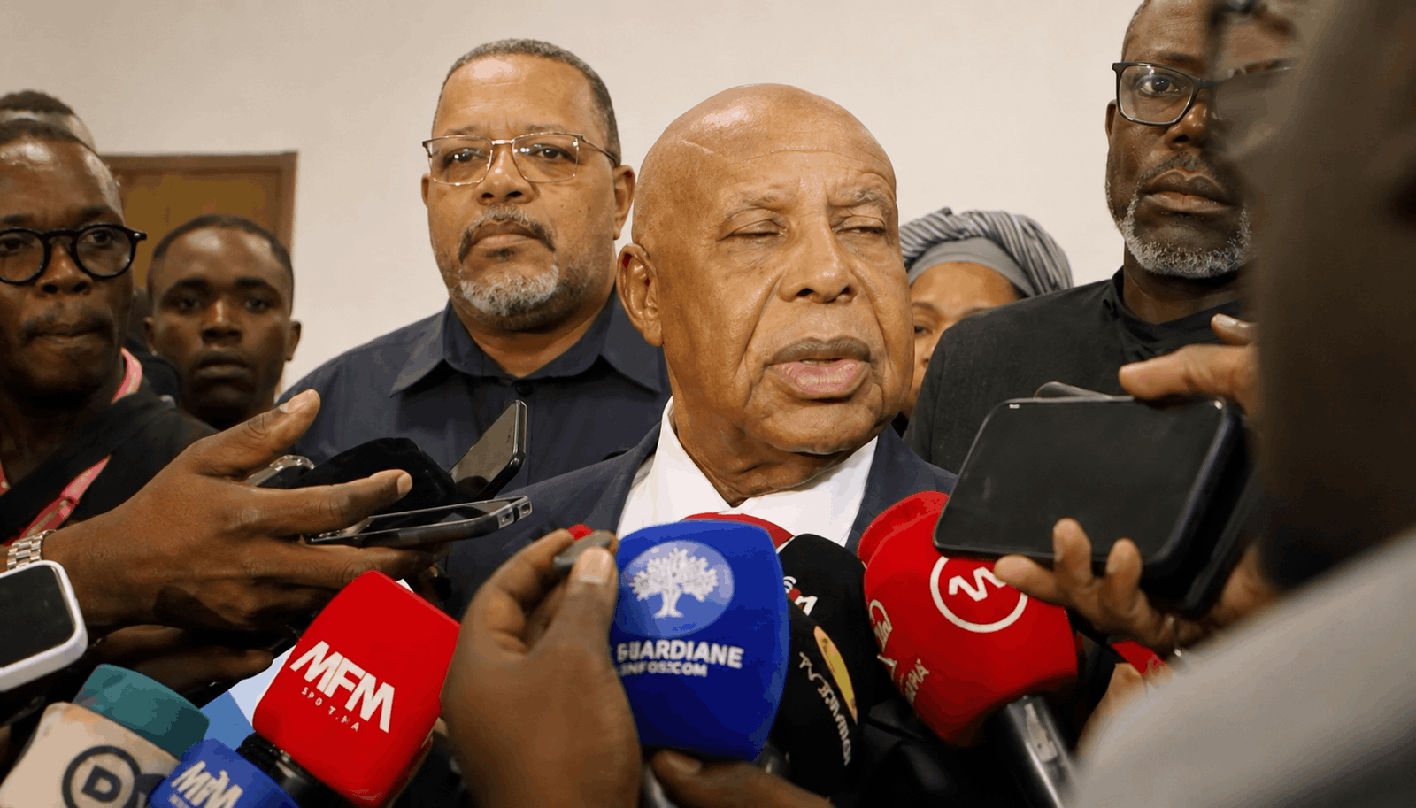 HIGINO CARNEIRO SUBMETEU A CANDIDATURA PARA A PRESIDÊNCIA DO MPLA